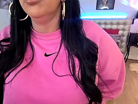 Snapshot of TiffanyRoxx chatting on 11/27/25, 07:05 TiffanyRoxx online show from 11/27/25, 07:05