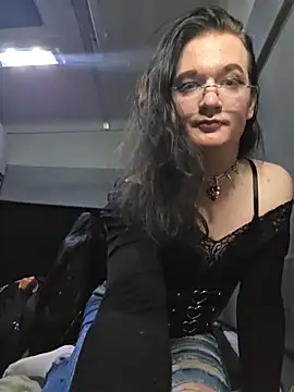 Snapshot of HotysimeHot1 chatting on 10/29/25, 10:00 HotysimeHot1 online show from 10/29/25, 10:00