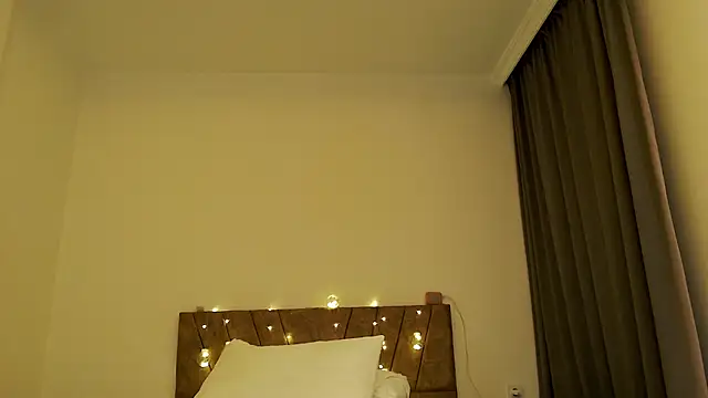 Snapshot of DanyMin chatting on 05/22/26, 06:42 DanyMin online show from 05/22/26, 06:42