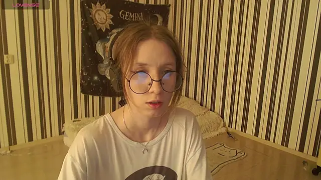  Hanna Moon  online show from 10/01/25, 02:45