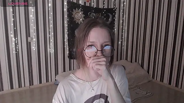  Hanna Moon  online show from 10/15/25, 10:59