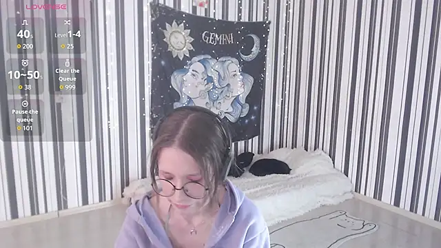  Hanna Moon  online show from 10/18/25, 09:21