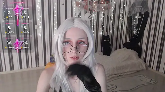  Hanna Moon  online show from 10/31/25, 01:12