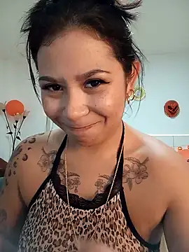 little susie online show from 10/28/25, 09:13