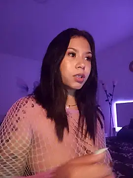 Snapshot of little_susie chatting on 11/10/25, 09:19 little susie online show from 11/10/25, 09:19