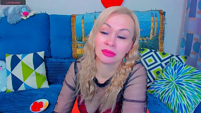 EllenMoore online show from 12/18/24, 02:42