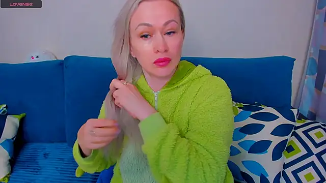 EllenMoore online show from 10/05/25, 03:27