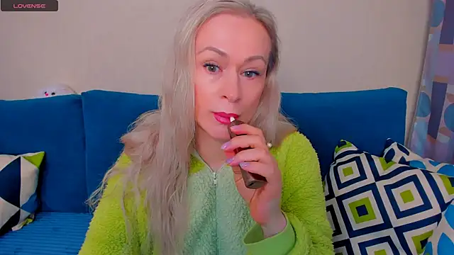 EllenMoore online show from 10/09/25, 03:04