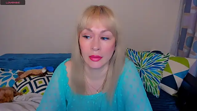 EllenMoore online show from 06/01/26, 03:08
