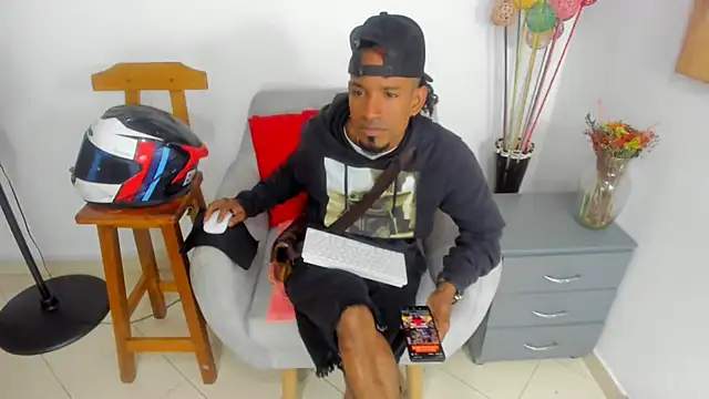 anhtony wayans online show from 10/08/25, 12:41