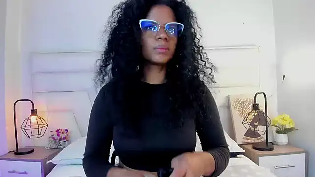 Ellie Alves online show from 12/12/24, 03:59