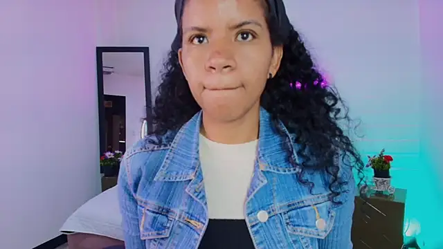 Ellie Alves online show from 09/23/25, 01:36