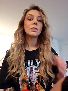 Snapshot of LilyOrion chatting on 10/23/25, 05:44 LilyOrion online show from 10/23/25, 05:44