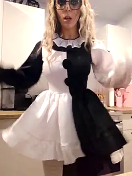 Snapshot of LilyOrion chatting on 11/01/25, 12:12 LilyOrion online show from 11/01/25, 12:12