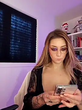 Snapshot of LilyOrion chatting on 11/18/25, 08:57 LilyOrion online show from 11/18/25, 08:57