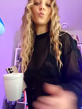 Snapshot of LilyOrion chatting on 11/24/25, 07:24 LilyOrion online show from 11/24/25, 07:24