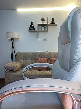 Snapshot of milly_cruz chatting on 11/08/25, 03:12 milly cruz online show from 11/08/25, 03:12