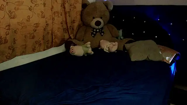 ANGELIQUE KLANE online show from 11/13/25, 05:56