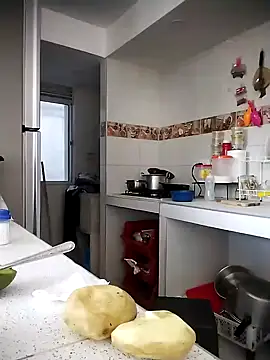 Snapshot of Brenda_Berck_ chatting on 11/04/25, 12:04 Brenda Berck online show from 11/04/25, 12:04