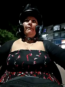 Snapshot of Brenda_Berck_ chatting on 11/09/25, 01:48 Brenda Berck online show from 11/09/25, 01:48