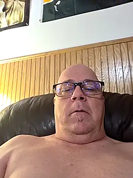 Snapshot of horny4you1 chatting on 11/20/25, 01:00 horny4you1 online show from 11/20/25, 01:00