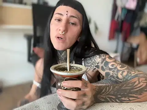 Snapshot of samisamsx chatting on 10/08/25, 06:16 samisamsx online show from 10/08/25, 06:16