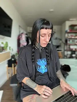 Snapshot of samisamsx chatting on 10/16/25, 04:19 samisamsx online show from 10/16/25, 04:19