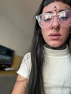 Snapshot of samisamsx chatting on 10/18/25, 04:19 samisamsx online show from 10/18/25, 04:19