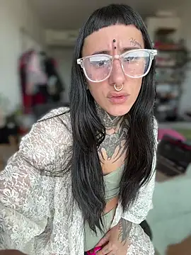 Snapshot of samisamsx chatting on 10/21/25, 04:19 samisamsx online show from 10/21/25, 04:19