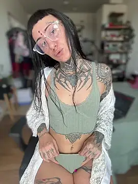 Snapshot of samisamsx chatting on 10/23/25, 04:17 samisamsx online show from 10/23/25, 04:17