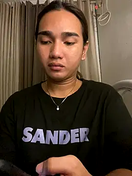 Snapshot of CasandraDiaz chatting on 11/20/25, 06:02 CasandraDiaz online show from 11/20/25, 06:02