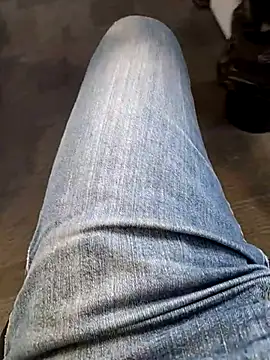 Snapshot of paradisiaquexxx chatting on 02/18/25, 12:17 paradisiaquexxx online show from 02/18/25, 12:17