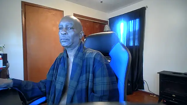 longdick4you8686 online show from 12/17/24, 01:16