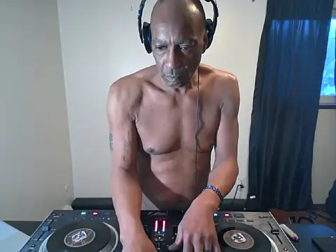 longdick4you8686 online show from 03/16/25, 10:53