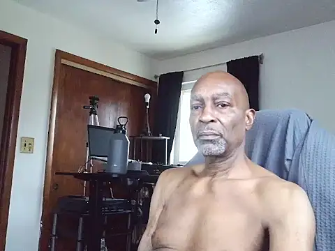 Snapshot of longdick4you8686 chatting on 04/13/26, 11:37 longdick4you8686 online show from 04/13/26, 11:37