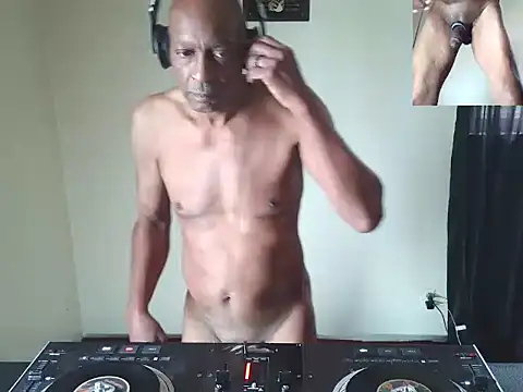 Snapshot of longdick4you8686 chatting on 06/11/26, 02:59 longdick4you8686 online show from 06/11/26, 02:59