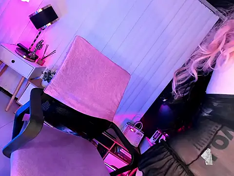 Snapshot of YOURGODDESSMONICA chatting on 11/14/25, 06:01 YOURGODDESSMONICA online show from 11/14/25, 06:01