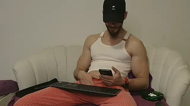 Snapshot of MauroTwin chatting on 03/13/26, 06:58 MauroTwin online show from 03/13/26, 06:58