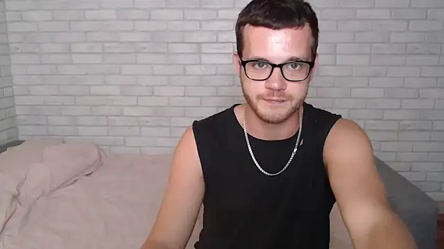 Snapshot of Alexxx_horny chatting on 09/17/25, 05:14 Alexxx horny online show from 09/17/25, 05:14