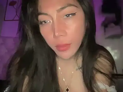 Snapshot of kristinestar chatting on 11/06/25, 12:44 kristinestar online show from 11/06/25, 12:44