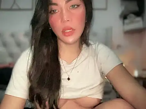 Snapshot of kristinestar chatting on 11/17/25, 03:01 kristinestar online show from 11/17/25, 03:01