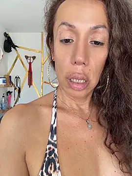 Snapshot of YOURSDEBORA chatting on 06/06/26, 07:40 YOURSDEBORA online show from 06/06/26, 07:40