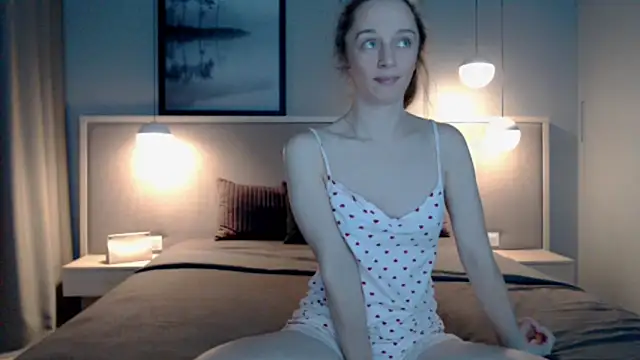 ShySchoolGirl online show from 10/21/25, 08:53