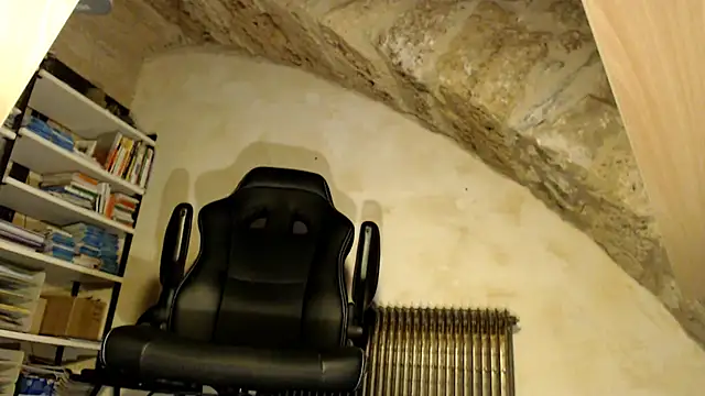 Snapshot of leon_2002 chatting on 11/03/25, 01:45 leon 2002 online show from 11/03/25, 01:45