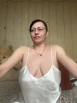 Amberhotqueen online show from 04/10/26, 10:42