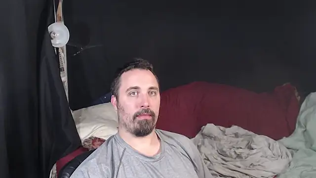 Snapshot of Metalstud chatting on 10/11/25, 03:06 Metalstud online show from 10/11/25, 03:06