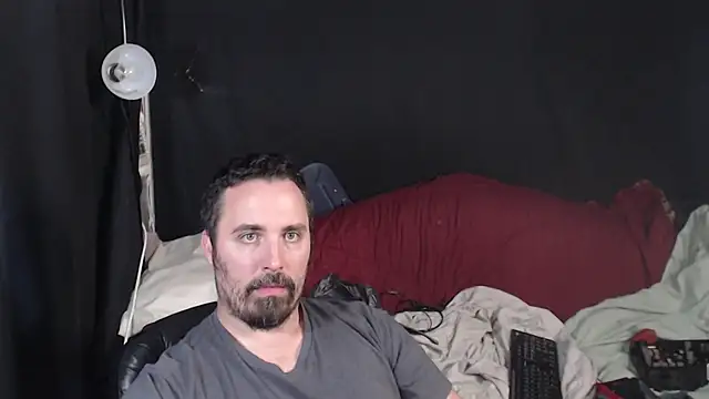 Snapshot of Metalstud chatting on 10/16/25, 06:03 Metalstud online show from 10/16/25, 06:03