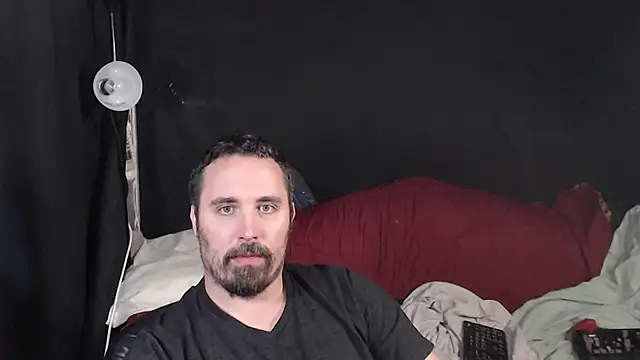 Snapshot of Metalstud chatting on 10/17/25, 03:42 Metalstud online show from 10/17/25, 03:42