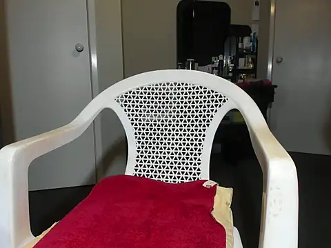 Snapshot of Angelchezcka chatting on 11/17/25, 12:11 Angelchezcka online show from 11/17/25, 12:11