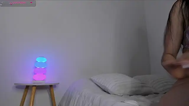 Snapshot of sophia_clark1 chatting on 03/19/26, 04:55 sophia clark1 online show from 03/19/26, 04:55